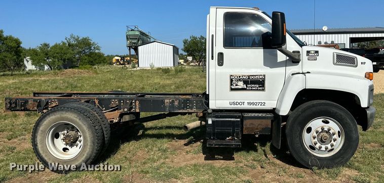 image for item DH8574 2005  Chevrolet C6500  truck cab and chassis