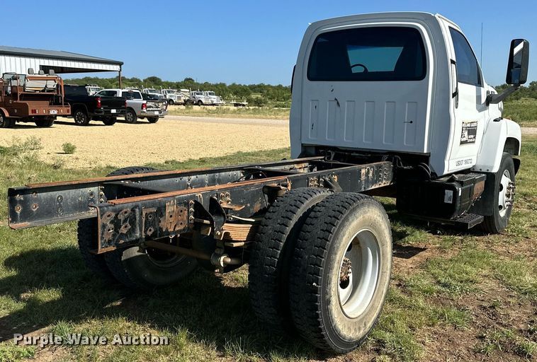 image for item DH8574 2005  Chevrolet C6500  truck cab and chassis