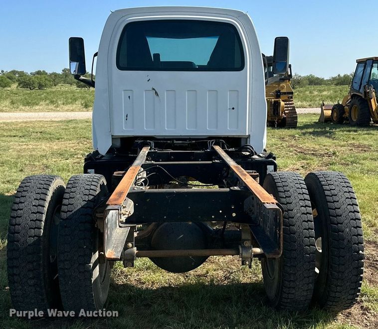 image for item DH8574 2005  Chevrolet C6500  truck cab and chassis