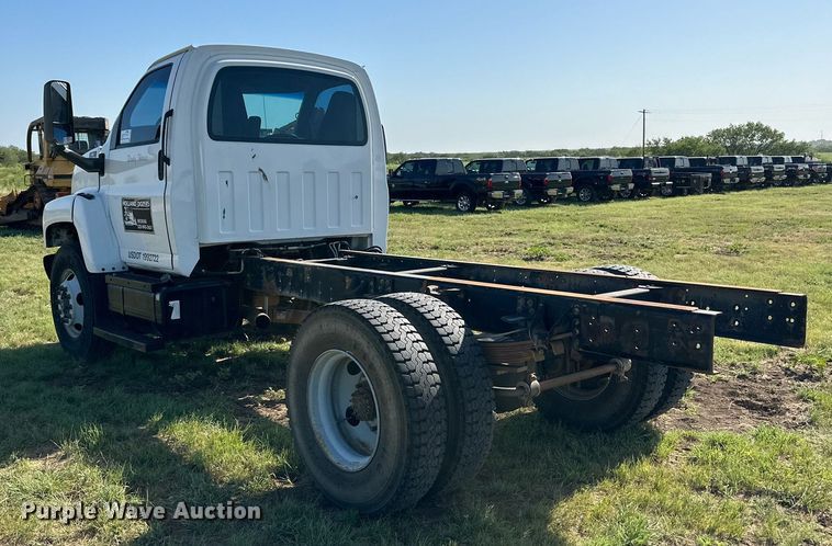image for item DH8574 2005  Chevrolet C6500  truck cab and chassis