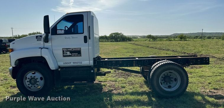 image for item DH8574 2005  Chevrolet C6500  truck cab and chassis