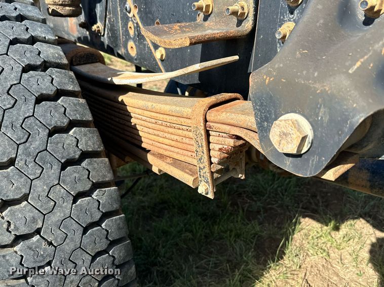 image for item DH8574 2005  Chevrolet C6500  truck cab and chassis