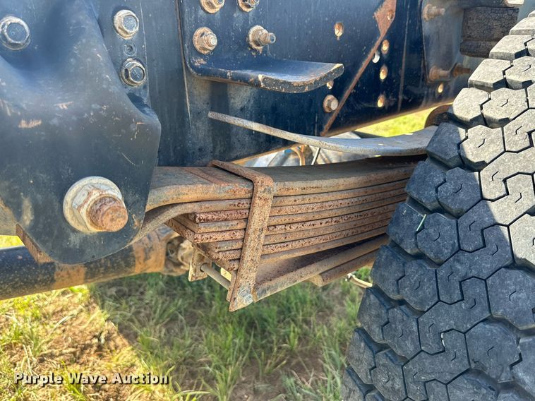 image for item DH8574 2005  Chevrolet C6500  truck cab and chassis