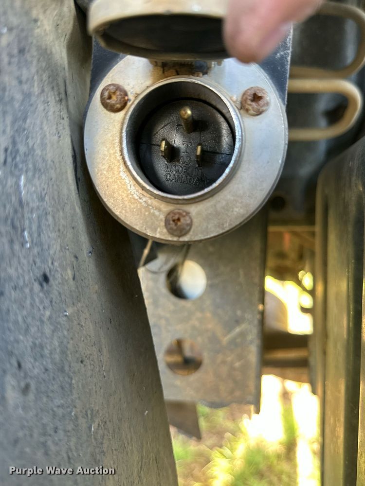 image for item DH8574 2005  Chevrolet C6500  truck cab and chassis