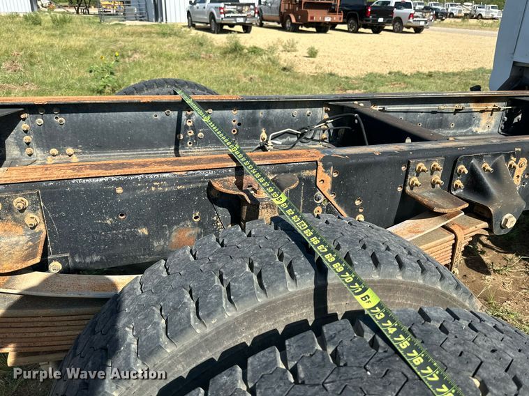 image for item DH8574 2005  Chevrolet C6500  truck cab and chassis