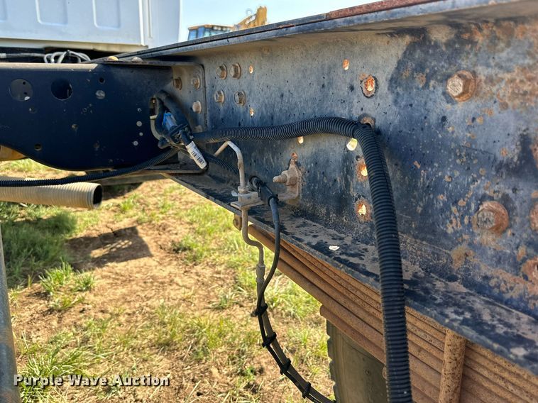 image for item DH8574 2005  Chevrolet C6500  truck cab and chassis