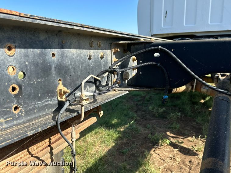 image for item DH8574 2005  Chevrolet C6500  truck cab and chassis