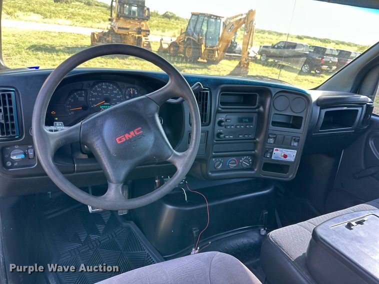 image for item DH8574 2005  Chevrolet C6500  truck cab and chassis