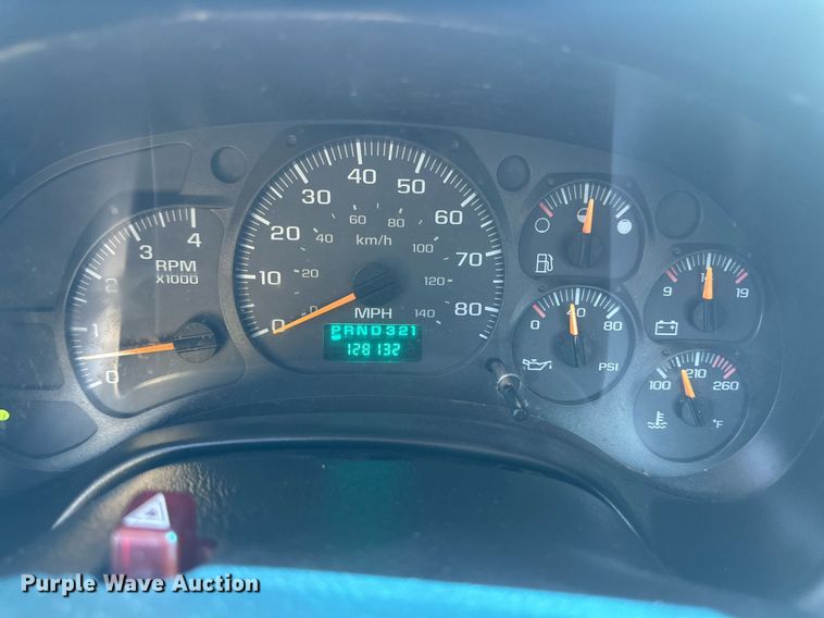 image for item DH8574 2005  Chevrolet C6500  truck cab and chassis