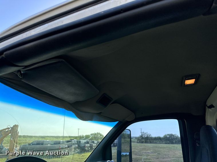 image for item DH8574 2005  Chevrolet C6500  truck cab and chassis