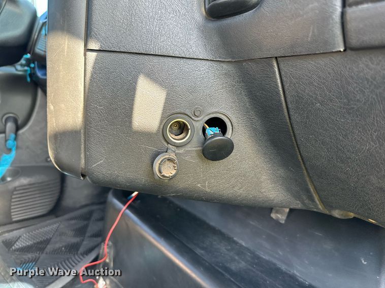 image for item DH8574 2005  Chevrolet C6500  truck cab and chassis