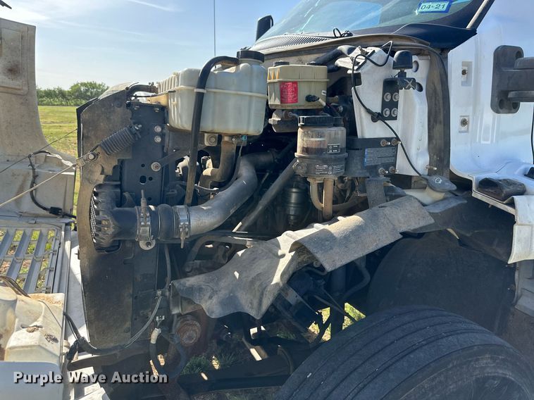 image for item DH8574 2005  Chevrolet C6500  truck cab and chassis