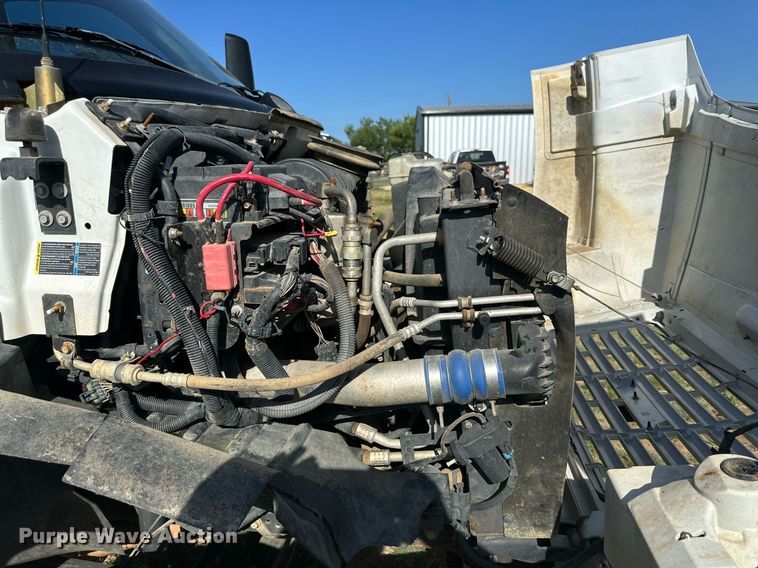 image for item DH8574 2005  Chevrolet C6500  truck cab and chassis