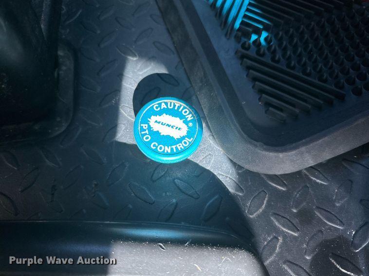 image for item DH8574 2005  Chevrolet C6500  truck cab and chassis