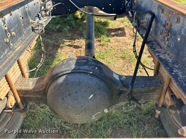 image for item DH8574 2005  Chevrolet C6500  truck cab and chassis