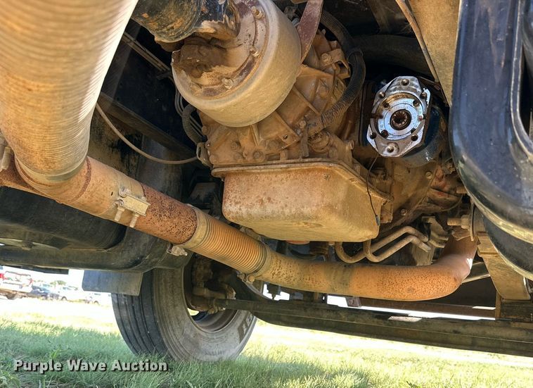 image for item DH8574 2005  Chevrolet C6500  truck cab and chassis