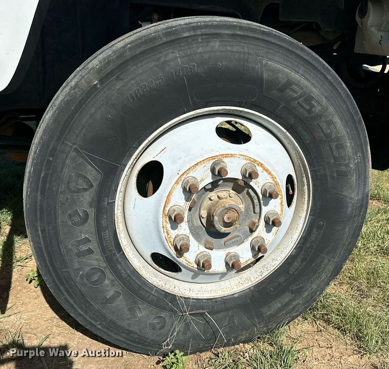 image for item DH8574 2005  Chevrolet C6500  truck cab and chassis