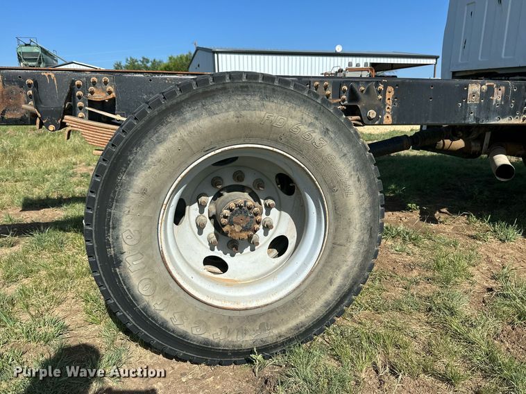 image for item DH8574 2005  Chevrolet C6500  truck cab and chassis