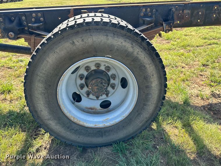 image for item DH8574 2005  Chevrolet C6500  truck cab and chassis