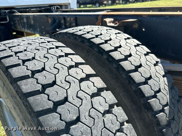 image for item DH8574 2005  Chevrolet C6500  truck cab and chassis