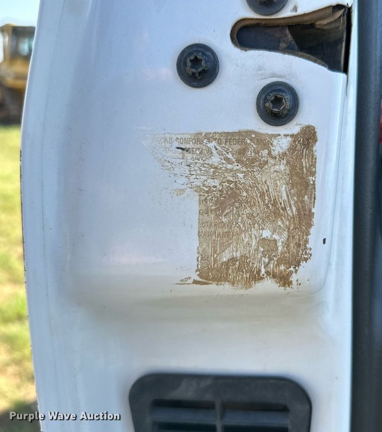 image for item DH8574 2005  Chevrolet C6500  truck cab and chassis