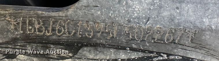 image for item DH8574 2005  Chevrolet C6500  truck cab and chassis