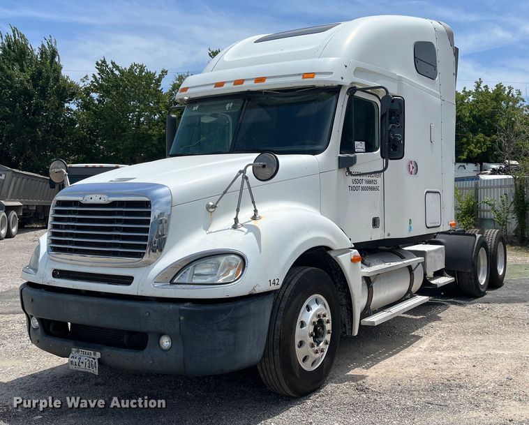 image for item DI8742 2007 Freightliner Columbia  semi truck