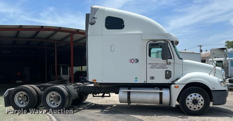 image for item DI8742 2007 Freightliner Columbia  semi truck