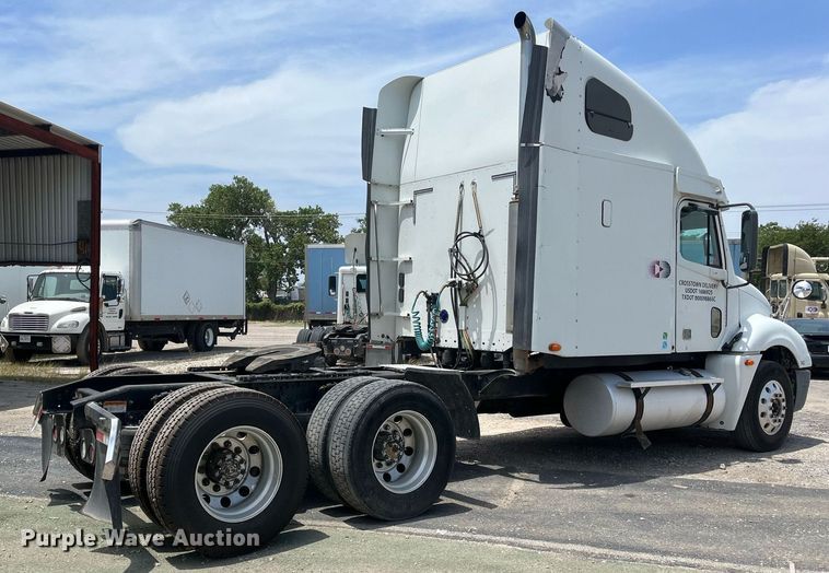 image for item DI8742 2007 Freightliner Columbia  semi truck