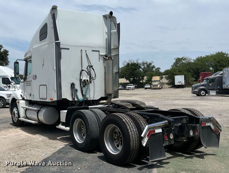 image for item DI8742 2007 Freightliner Columbia  semi truck