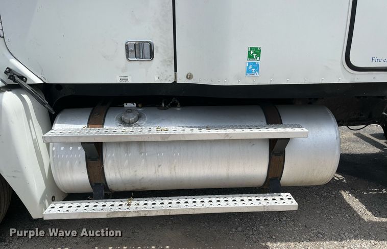 image for item DI8742 2007 Freightliner Columbia  semi truck