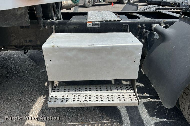 image for item DI8742 2007 Freightliner Columbia  semi truck