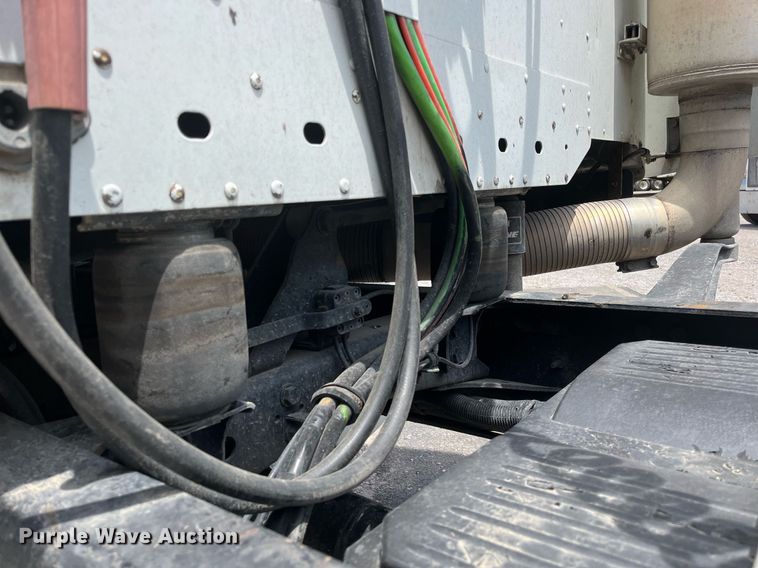 image for item DI8742 2007 Freightliner Columbia  semi truck