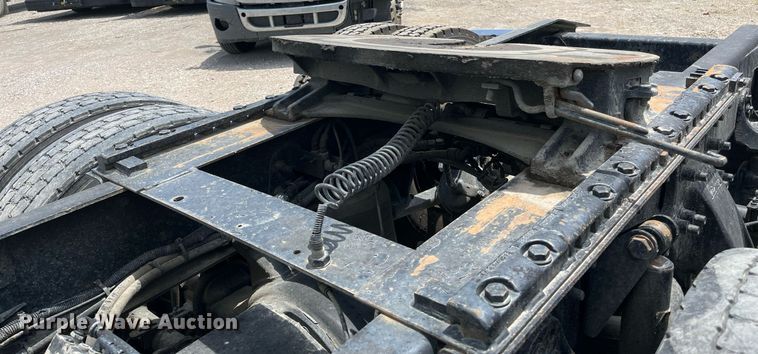 image for item DI8742 2007 Freightliner Columbia  semi truck