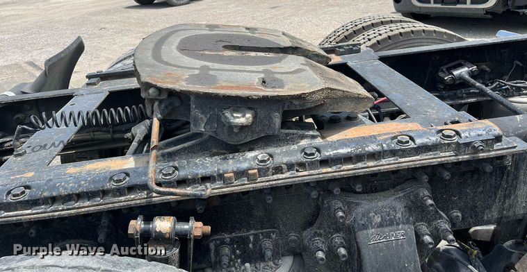 image for item DI8742 2007 Freightliner Columbia  semi truck