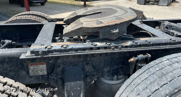 image for item DI8742 2007 Freightliner Columbia  semi truck