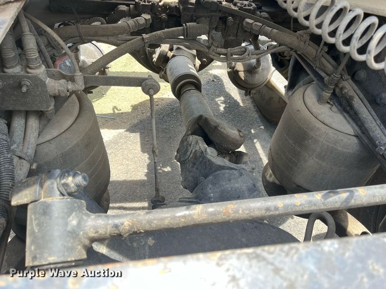 image for item DI8742 2007 Freightliner Columbia  semi truck