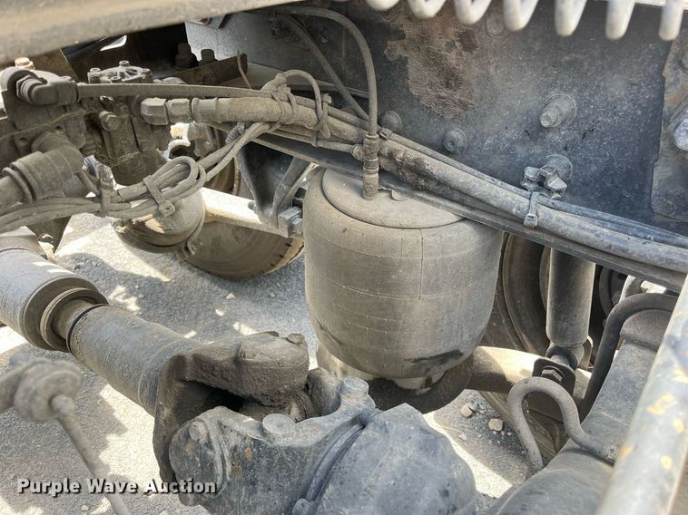 image for item DI8742 2007 Freightliner Columbia  semi truck