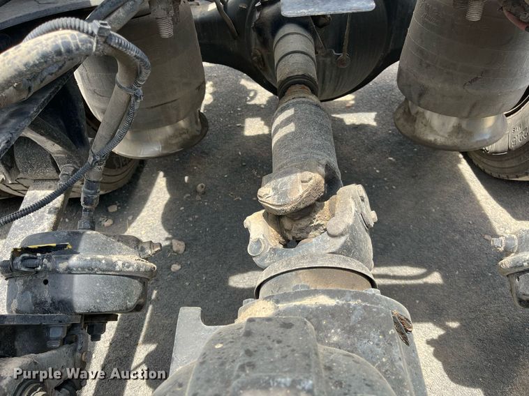 image for item DI8742 2007 Freightliner Columbia  semi truck