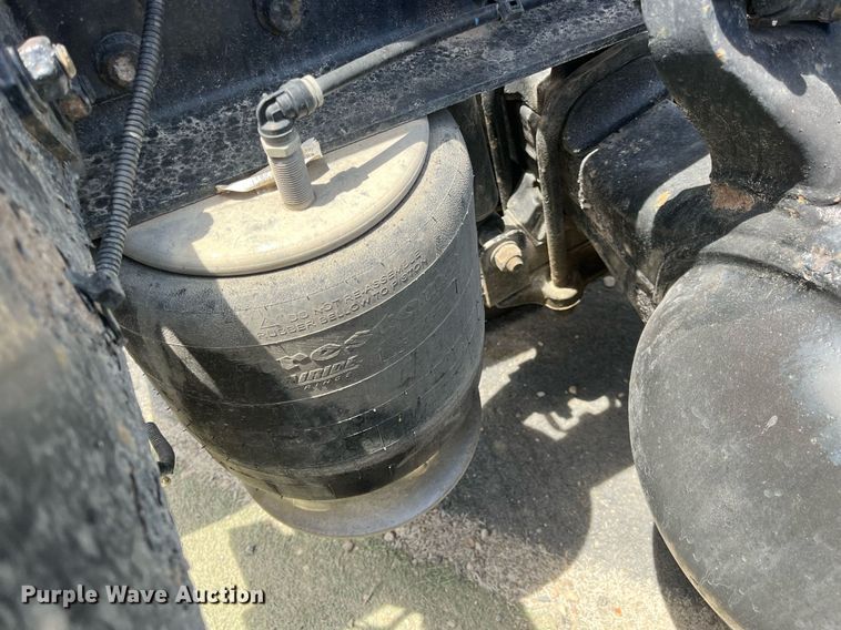 image for item DI8742 2007 Freightliner Columbia  semi truck