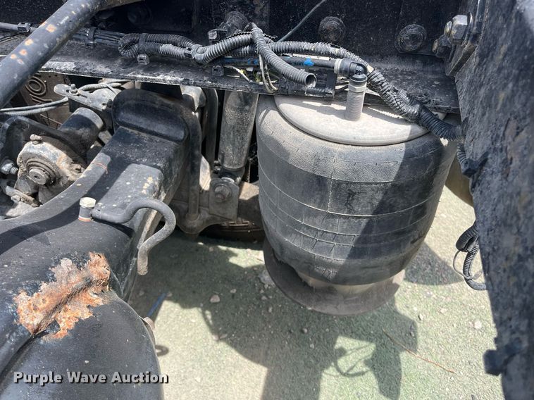 image for item DI8742 2007 Freightliner Columbia  semi truck