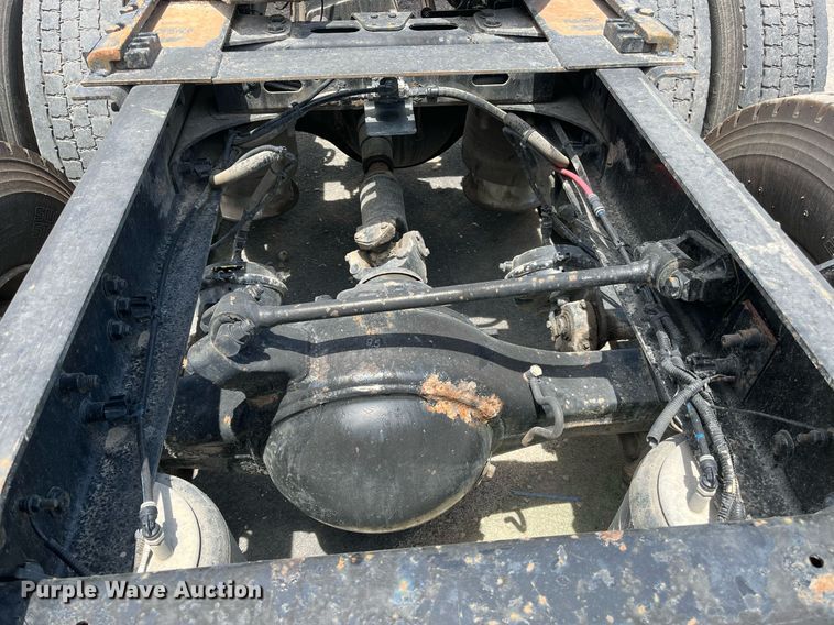 image for item DI8742 2007 Freightliner Columbia  semi truck