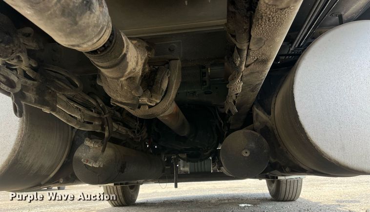 image for item DI8742 2007 Freightliner Columbia  semi truck