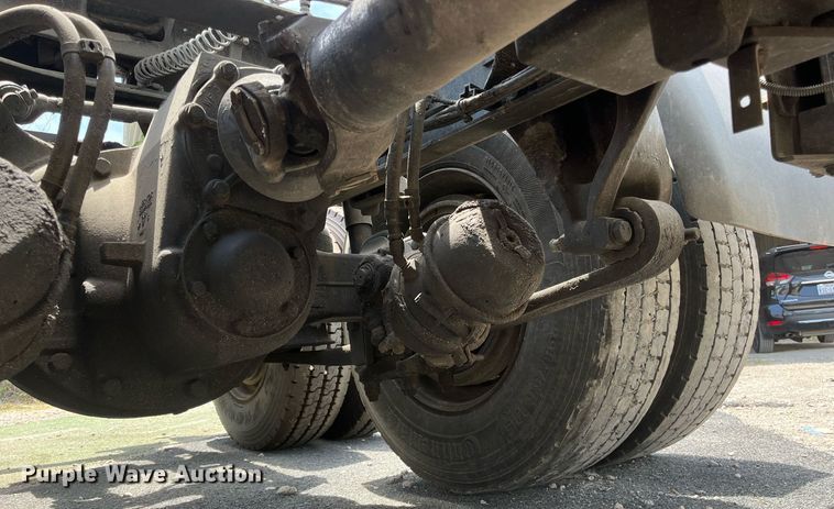 image for item DI8742 2007 Freightliner Columbia  semi truck