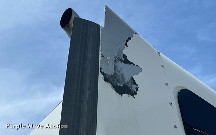 image for item DI8742 2007 Freightliner Columbia  semi truck