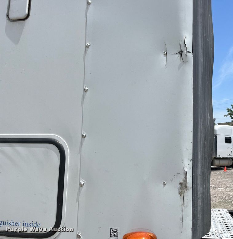 image for item DI8742 2007 Freightliner Columbia  semi truck