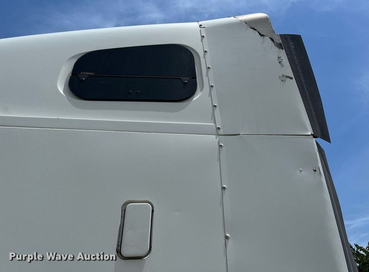 image for item DI8742 2007 Freightliner Columbia  semi truck