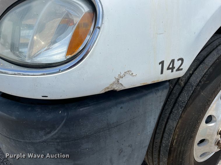 image for item DI8742 2007 Freightliner Columbia  semi truck