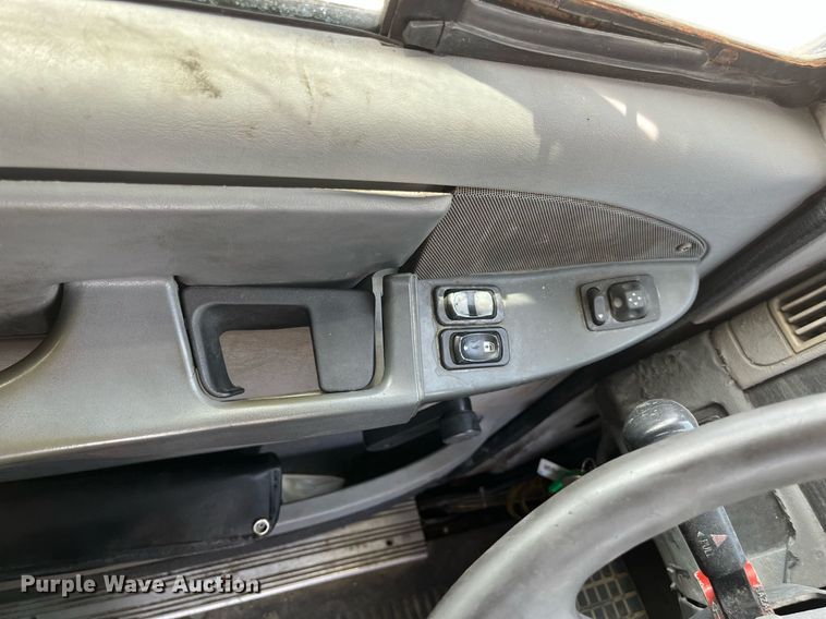 image for item DI8742 2007 Freightliner Columbia  semi truck