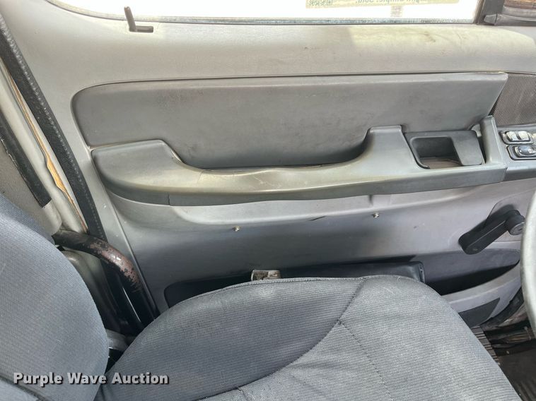 image for item DI8742 2007 Freightliner Columbia  semi truck